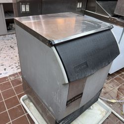 Ice machine under Counter