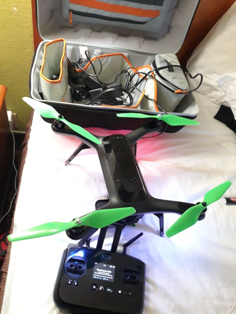 Dr3 solo smart drone with gimbal,gopro 4, 2 batteries, bag and all accessories - ready to fly