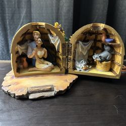 Disney Pocahontas Hinged Figurine with Meeko & John Smith RARE