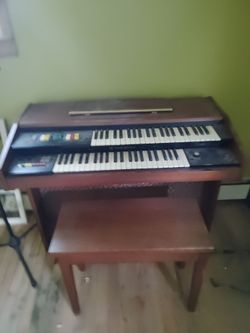 Hammond Vintage Wood Organ Piano Music Instrument. Sayville NY 11782
