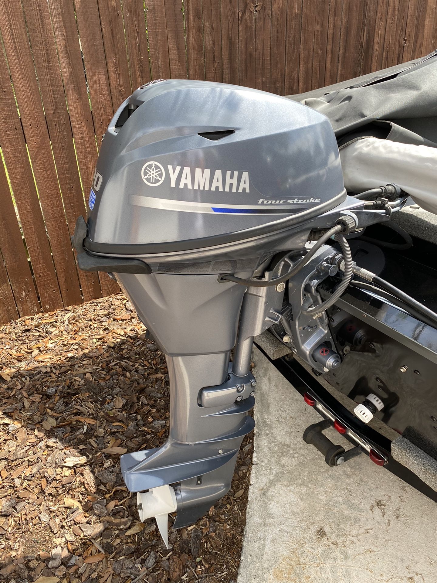 Yamaha 20 HP Four Stroke Outboard Boat Motor with controls. Serviced and strong