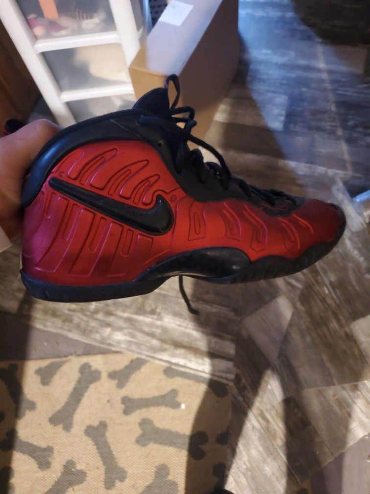 Size 7! Nike Air  Foamposite! RARE! University Red