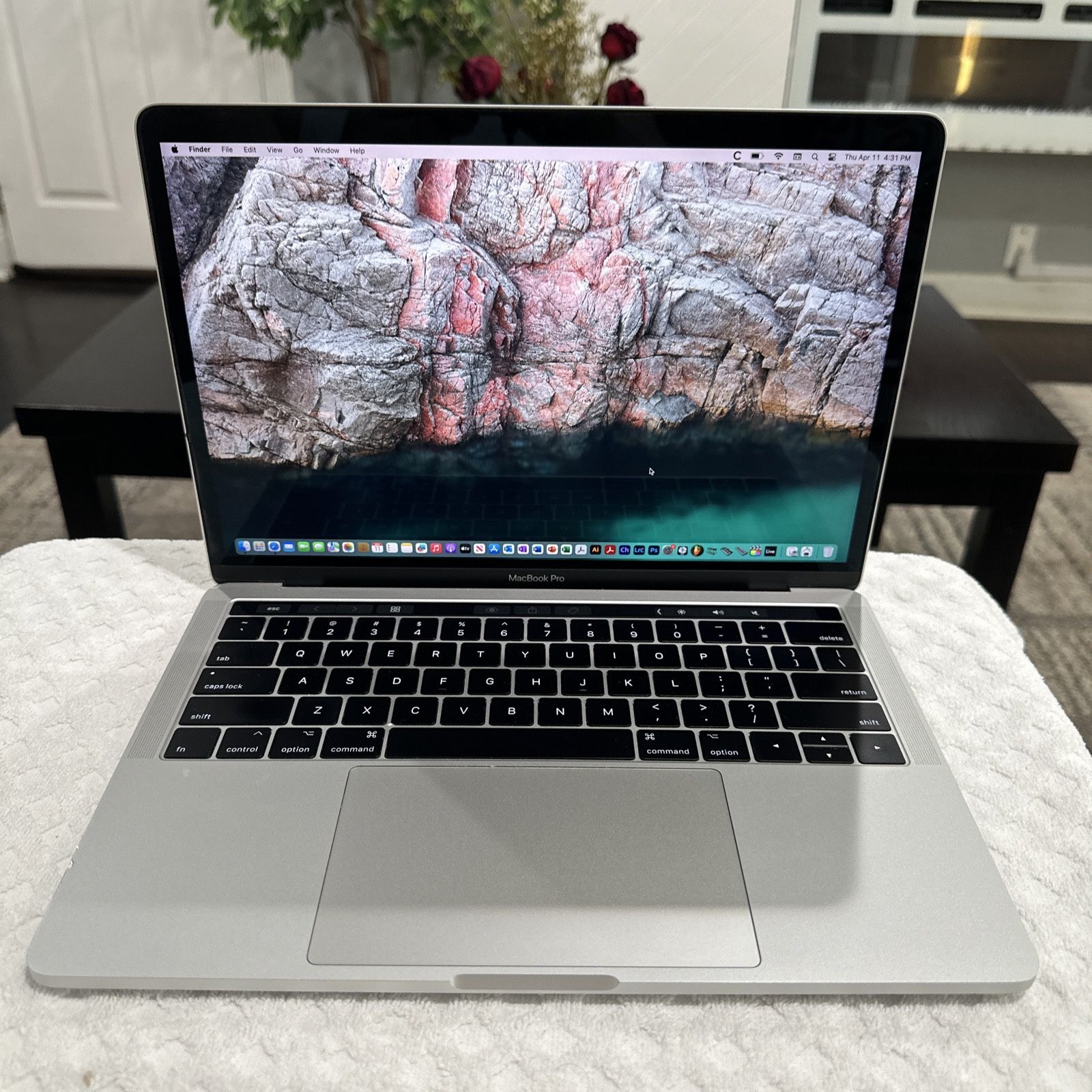 APPLE MACBOOK PRO 13” 2017 THUNDERBOLT 3 PORTS INTEL CORE i5 @ 3.1GHZ 16GB RAM