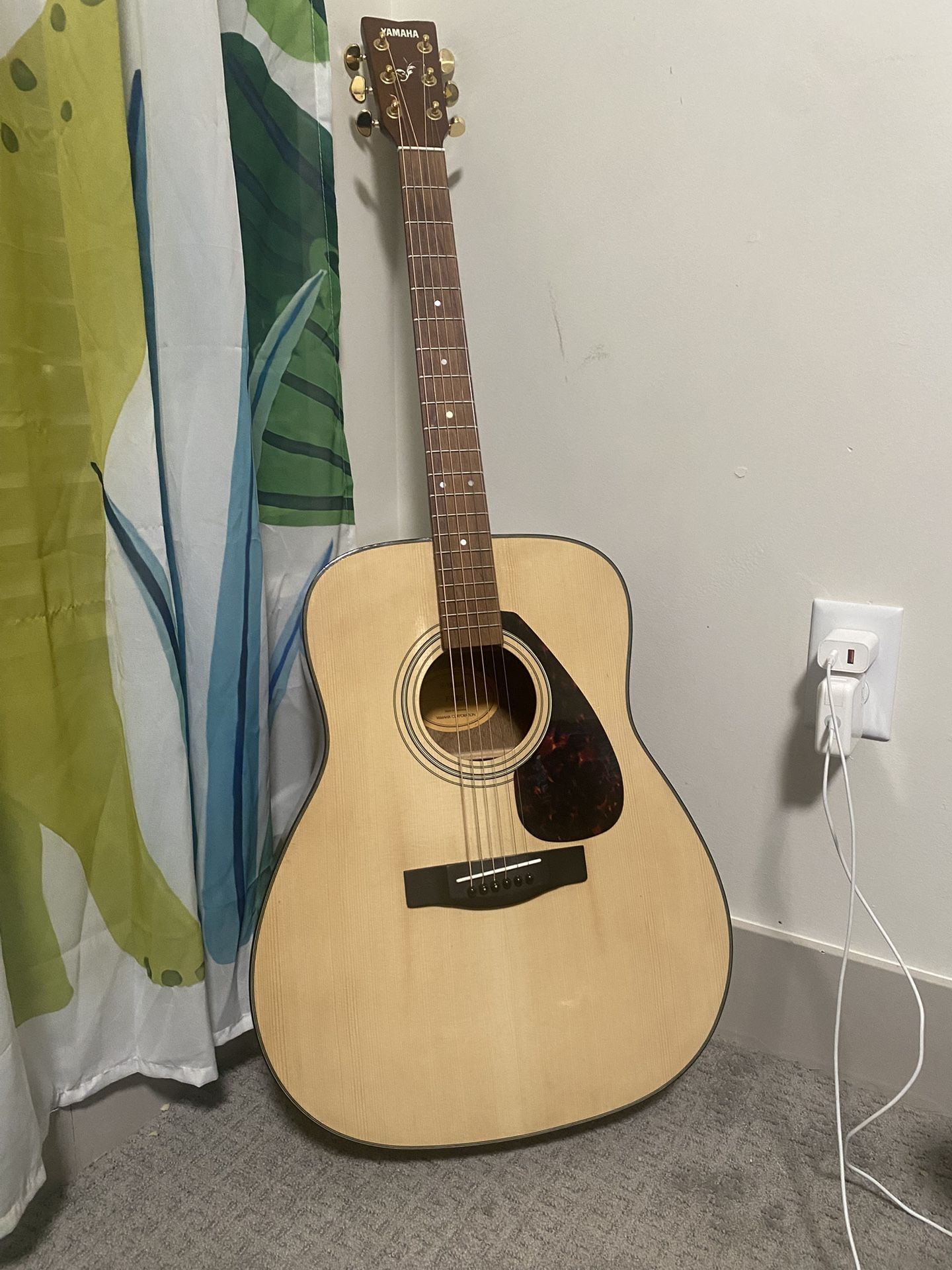 Yamaha Guitar - F335