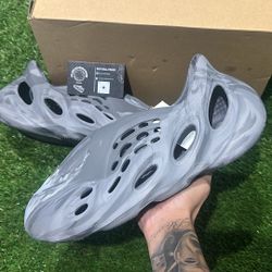 Yeezy Foam Rnnr “Mx Granite”