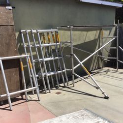 Scaffolding , Aluminum Alloy, 96Wx30D (extends To 11ft High)