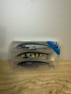 🎣 3-Piece Hard Bait Fishing Lure Set – Tackle Box Included