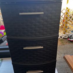 Small 3 drawer dresser