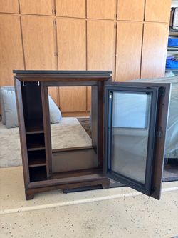 Wine cabinet