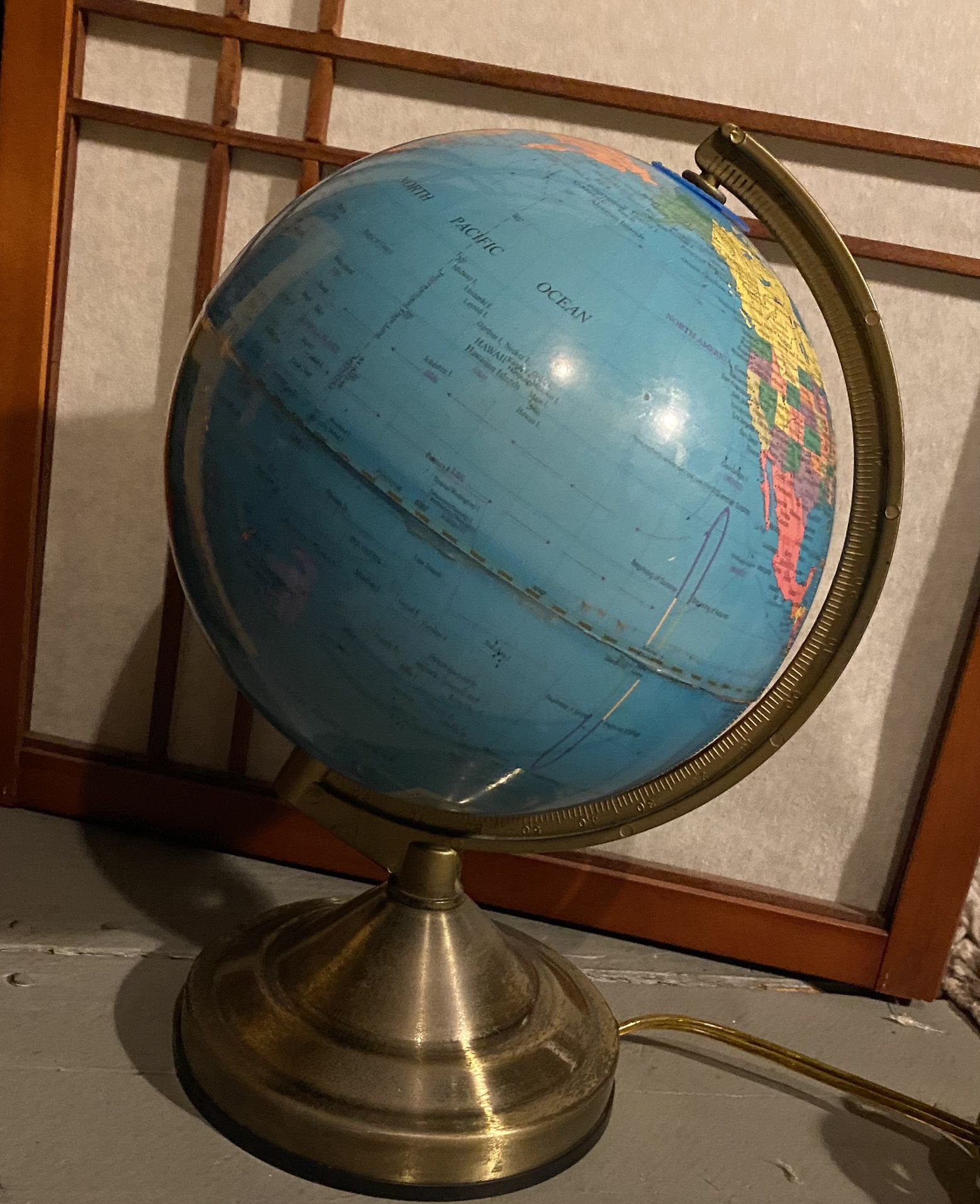 Vintage World Globe Table Lamp