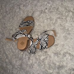 Sandalias snake print plataforma