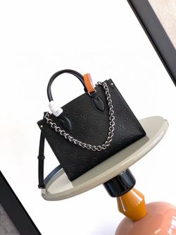 Louis Vuitton (On the go MM) bag