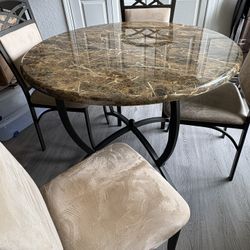 42” Round Dinning Table With 4 Chairs