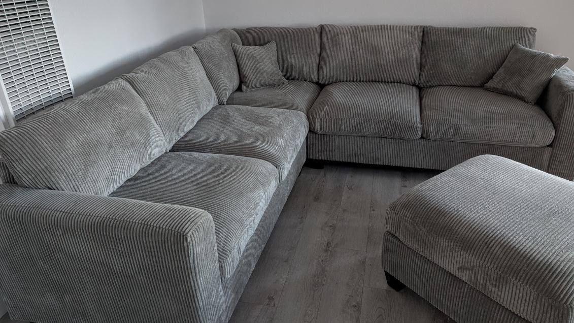 New Sectional Sofa Couch with Ottoman! Free Delivery 🚚!
