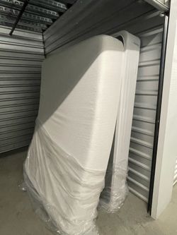 Queen size memory foam mattress and box spring