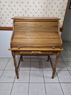 Antique roll top desk
