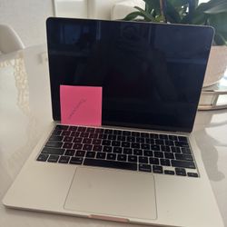 Apple MacBook Air M2 (2022) – 13.6” – 8GB RAM – 256GB SSD