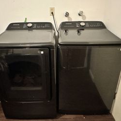 Washer /Dryer, Fridge, Oven, SE Bike, Entry table 