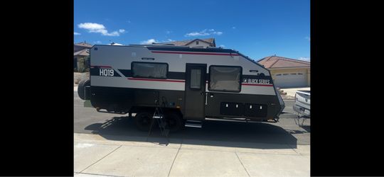 2022 Black Series HQ19 Off-Grid Travel Trailer