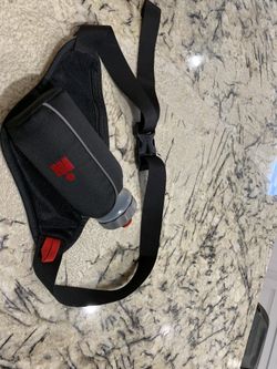 Water bottle fanny pack