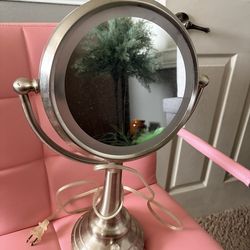 Magnifying Make Up Lighted Mirror