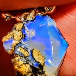 Stunning Pendant Natural Ethiopian Blue Fire Opal - 15mm - New - Unisex 925 Bail

Pendant only 

15mm roughly 

solid 925 sterling Silver Bail

offers