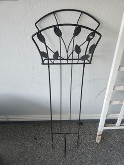Metal garden hose holder
