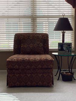 Chair and 2 matching pillows