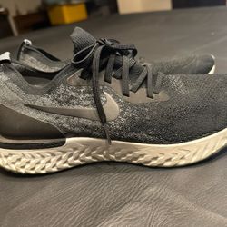 Nike Epic React Flyknit Women's Running Shoes Size 11.5 Black White