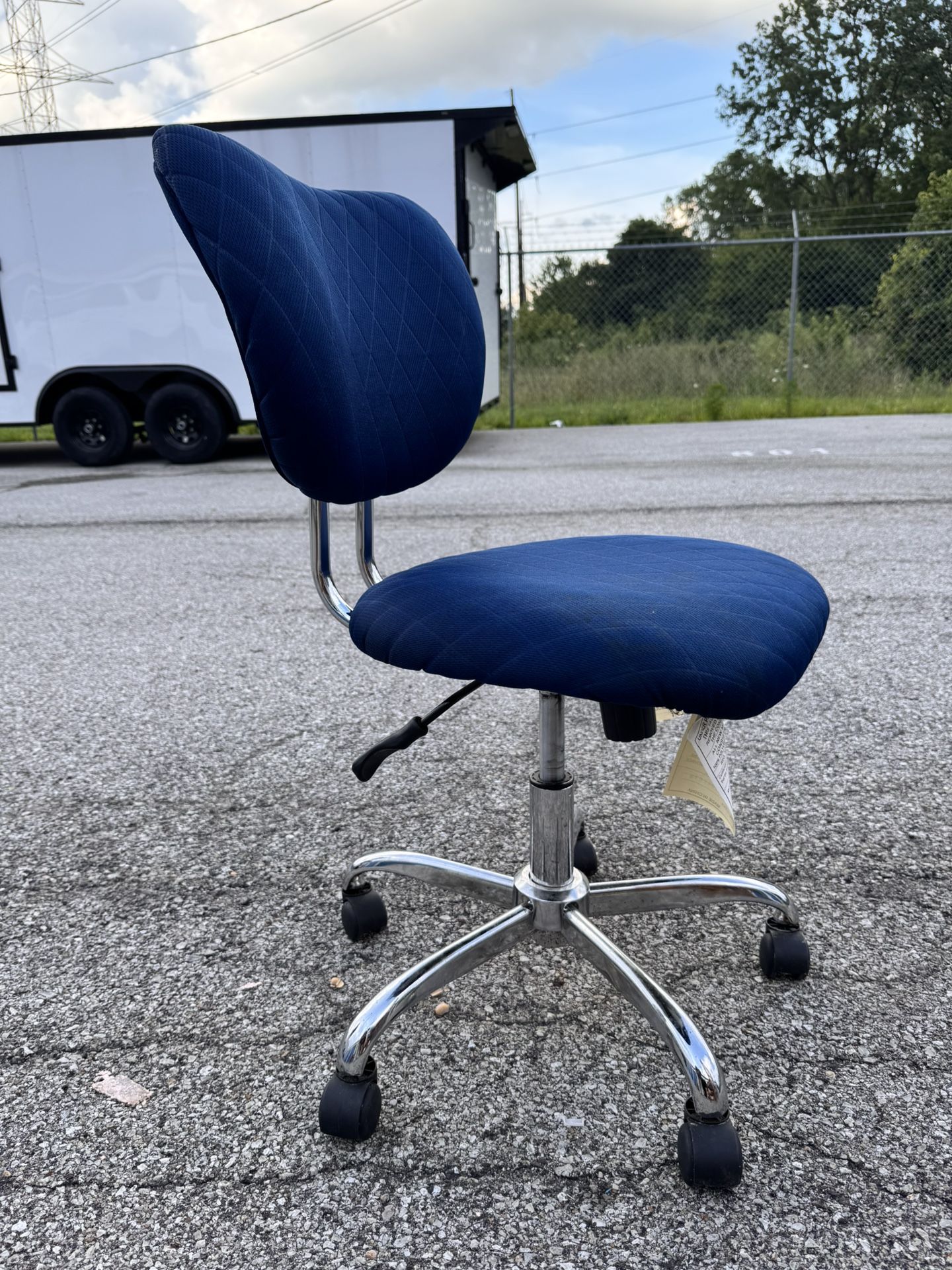 Flash Furniture Beverly Mid-Back Navy Mesh Padded Swivel Task Office Chair with Chrome Base