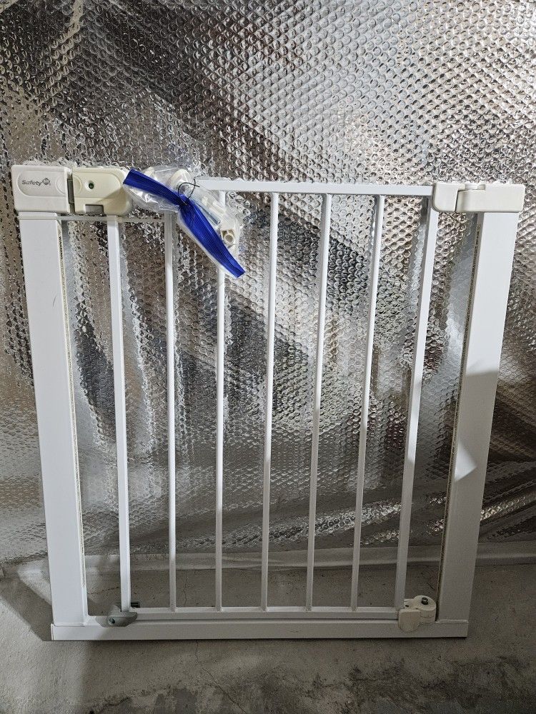 Safety 1st Baby Gate