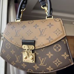 LOUIS VUITTON Tilsitt
