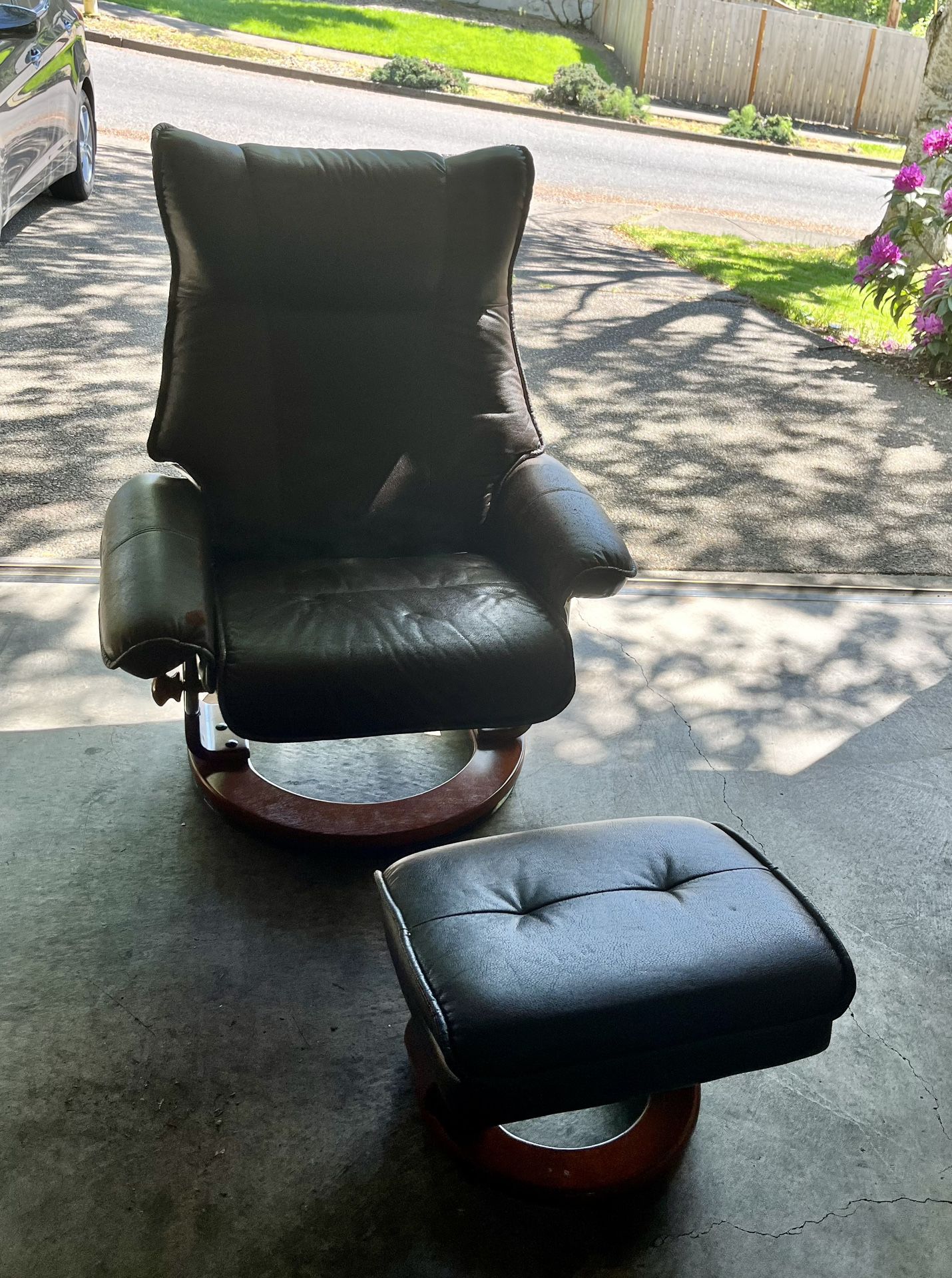 Recline Leather Chair & Foot Stool 