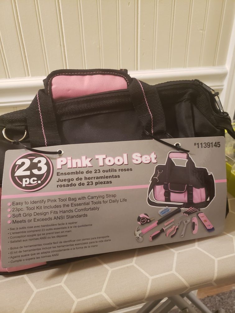 23 pc pink tool set brand new