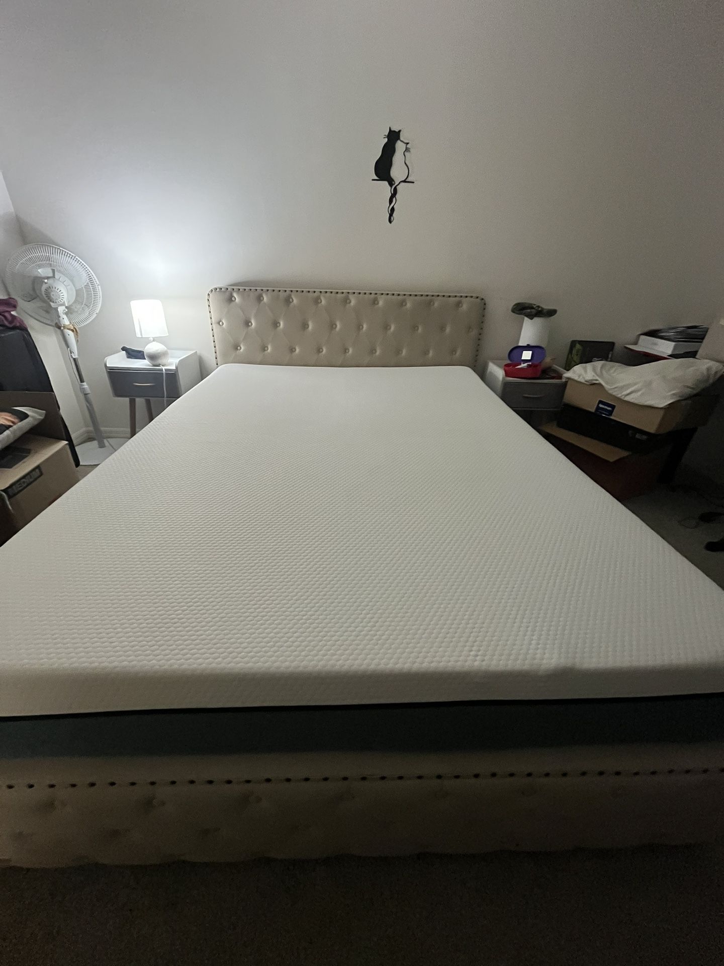 Queen bed + Mattress