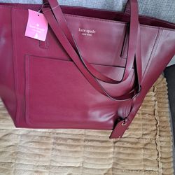 NEW ' XLG KATE SPADE LEATHER TOTE / BAG PURSE WITH TAGS NO DAMAGE 75$