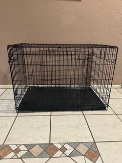 DOUBLE DOOR WIRED CRATE FOR DOGS (L36” x H24” x W22”) IN GREAT CONDITION