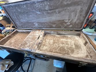 Guitar wood hard case by Gator