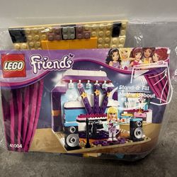 Lego Friends: Stephanie's Rehearsal Stage (41004) Complete set w/ instructions.
