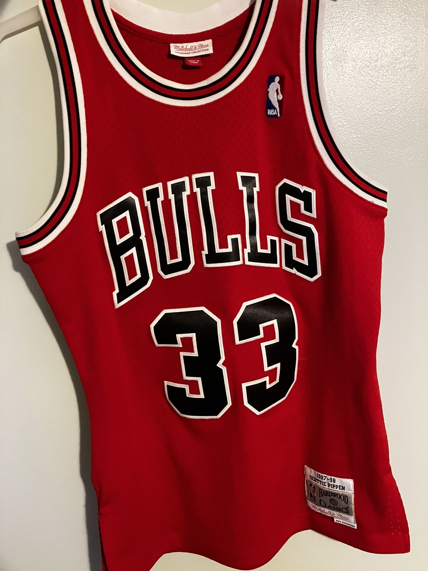 Chicago Bulls 1997-98 Scottie Pippen Mitchell & Ness Men's Swingman Jersey