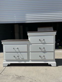 White Dresser (Delivery 🛻 Available)
