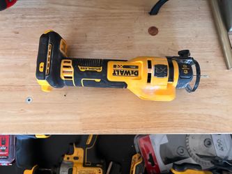 DEWALT Drywall Cut-Out Tool