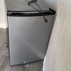 Mini Fridge Hisense
