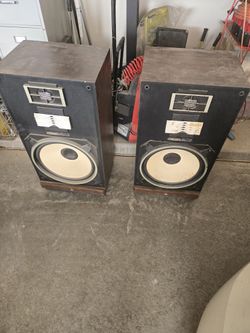 Vintage Speakers Mitsubishi SS 152