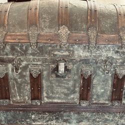 Steamer trunk
