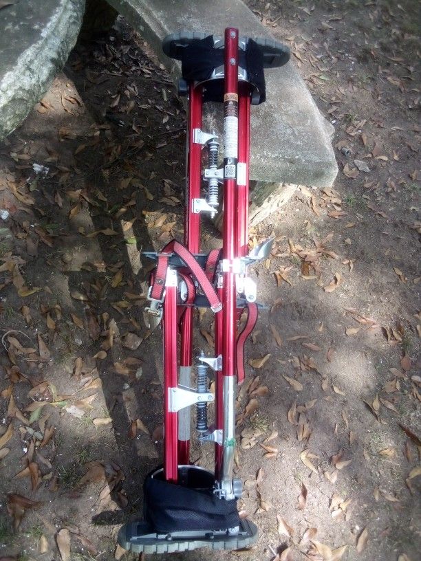 MetalTech
BuildMan Grade 24-in. to 40-in. Drywall Stilts, Aluminum