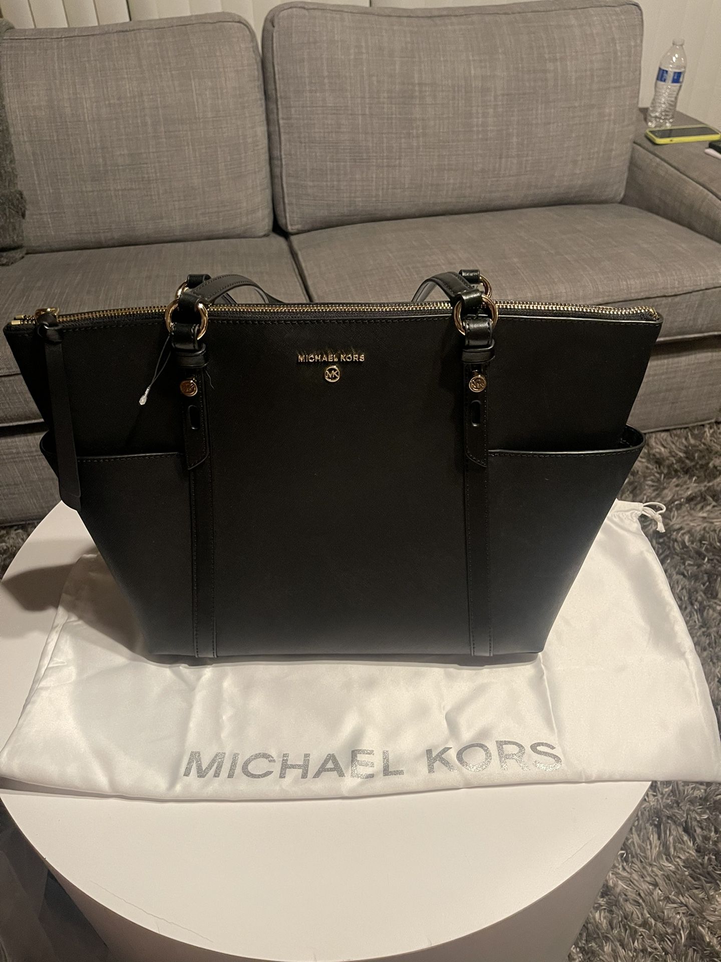 MICHAEL KORS Marilyn Medium Saffiano Leather Tote Bag for Sale in  Pineville, NC - OfferUp