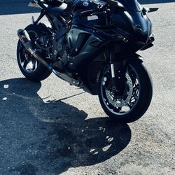 2021 Yamaha R1