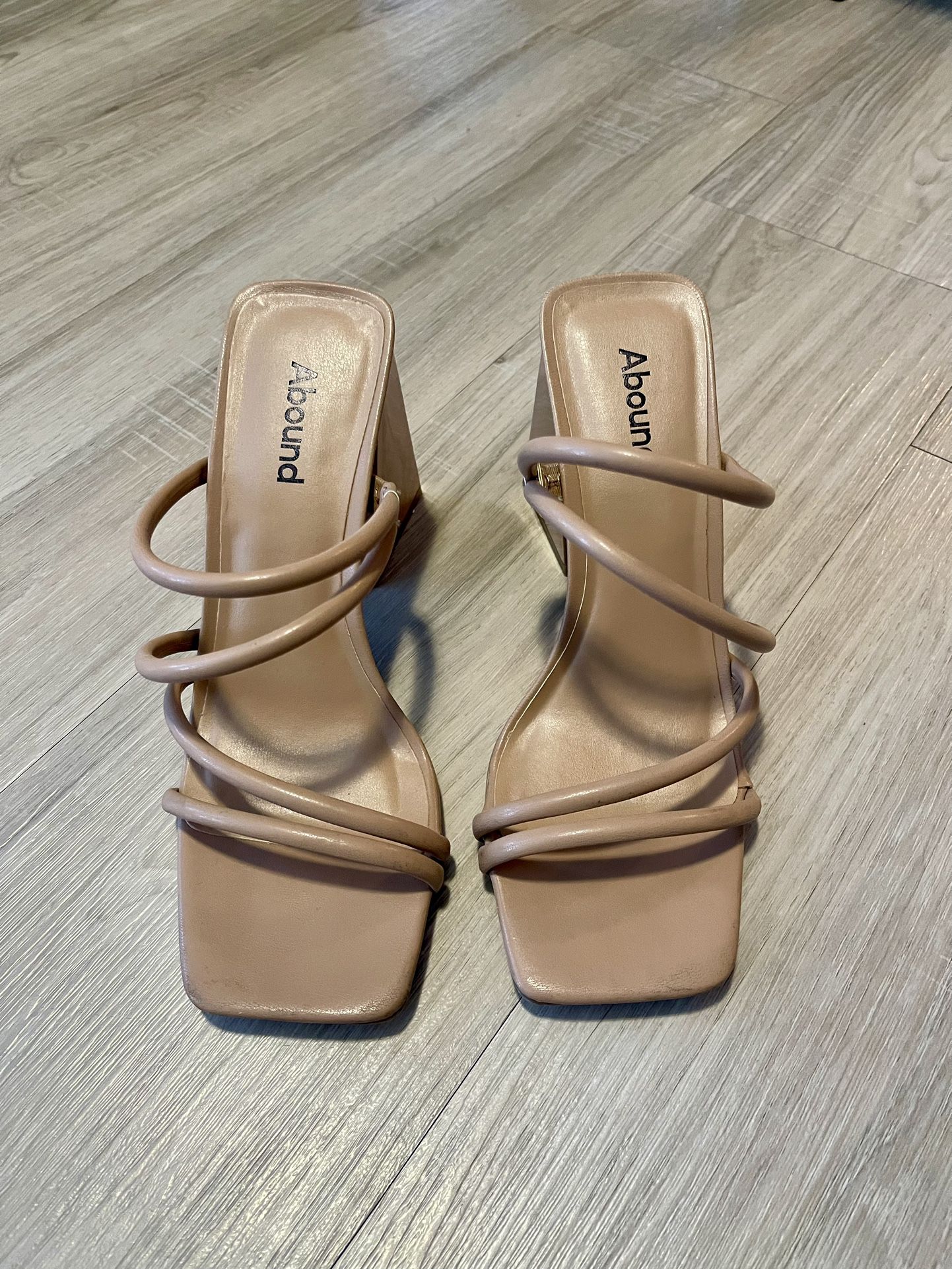 Sandal/Heel- Abound