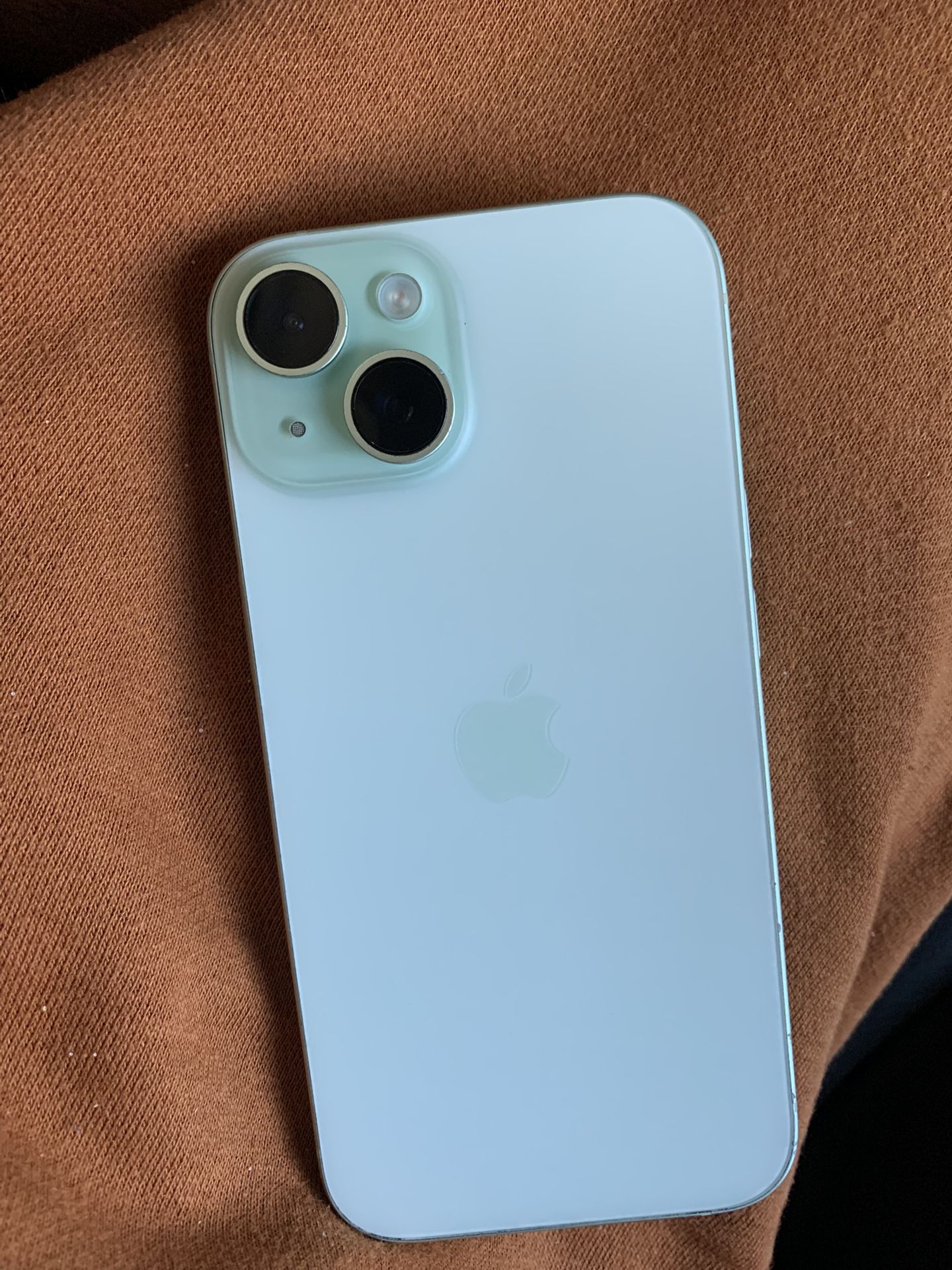 iPhone 15 GREEN